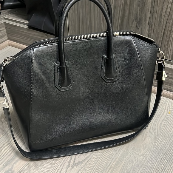 Givenchy Antigona Medium grain leather bag black - Picture 2 of 5